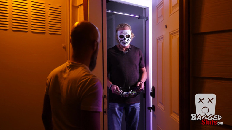 Dirty Desert Productions: Trucco o trattamento: la casalinga troia succhia 3 vicini a Halloween