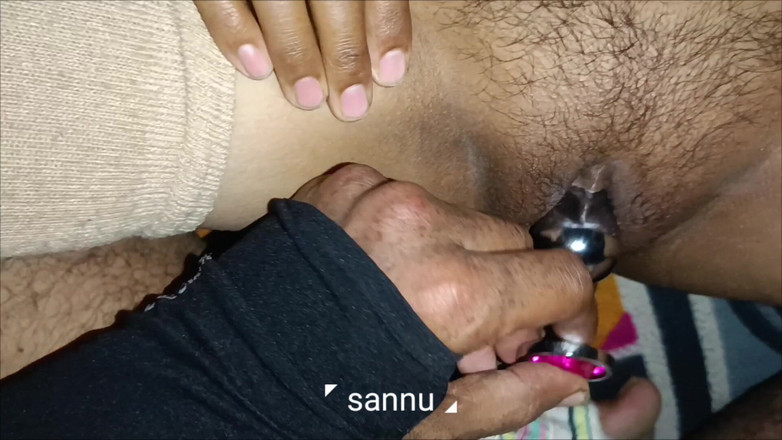 Deshi bhabhi24: ストッキングを履いた女の子が彼氏のペニス体験とオーガサムについて語る