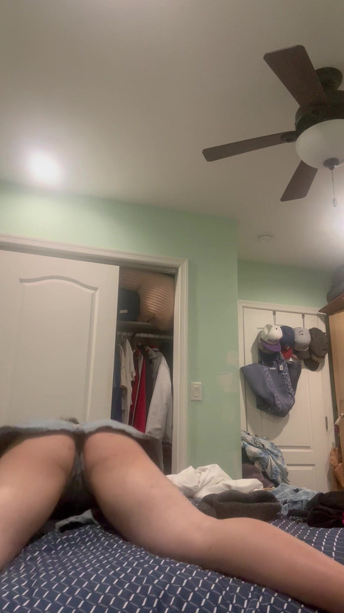 TakeMe35: Sissy pieprzy własny tyłek