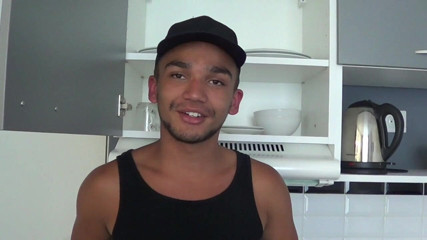 Gaybareback: Cewek semok latino ini dientot habis-habisan sama sahabatnya sendiri