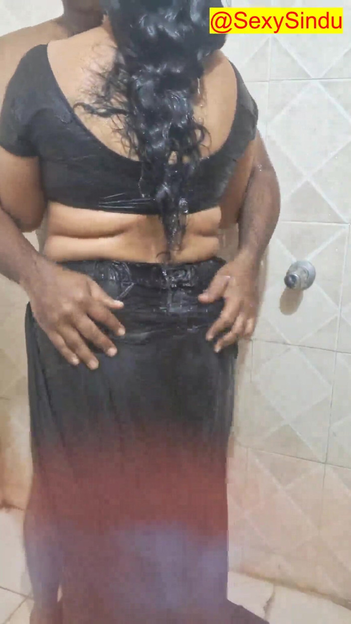 Sexy sindu: Indian Wife MILF Is Bathing in Saree