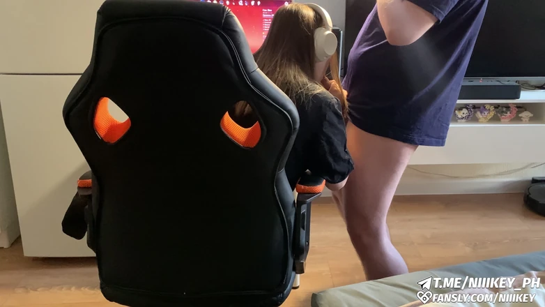 niiikey: Altgirl Zrobiła prezent dla jej najwyższego donatora w Genshin Impact