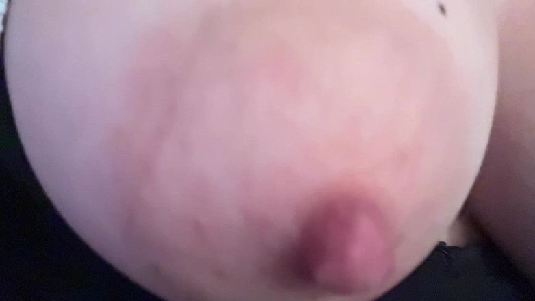 Artemisia Love: Artemisia, Italienne excitée à gros nichons, adore exhiber ses gros seins...