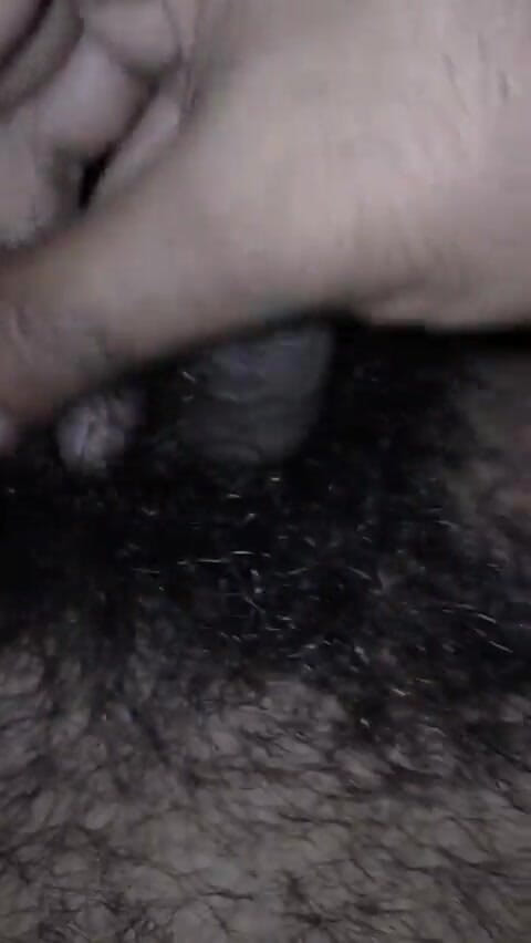 Hot_bobby: Cewek arab dengan memek berbulu lagi asik ngocok kontol