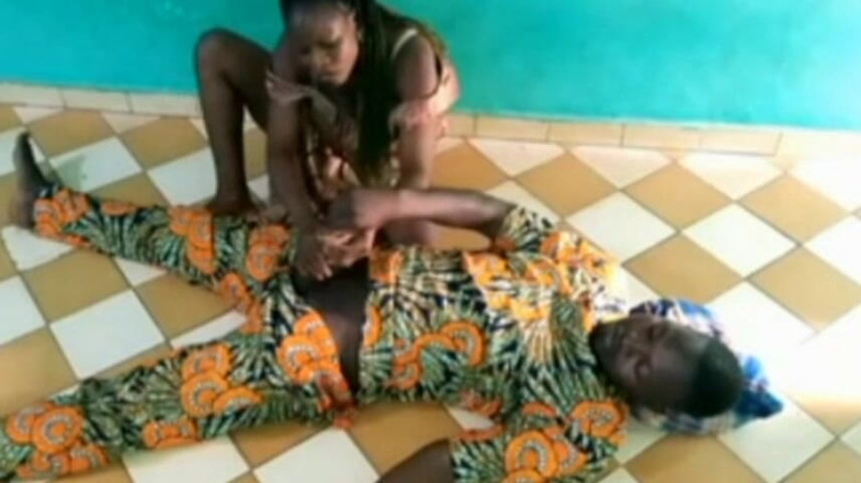 Viporn sex bais: Este moale pe podea decât pe pat