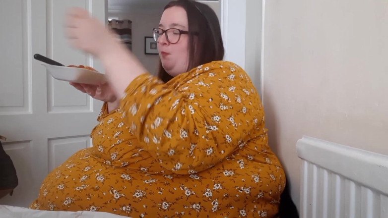 SSBBWLadyBrads: Velká kráska SSBBW nádivka nádivka na břicho a lupínky