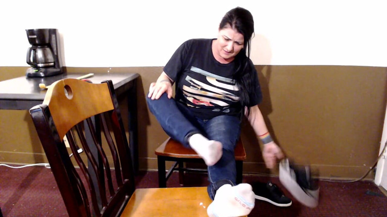 Abby Anna: Two ladies have athletes foot itching