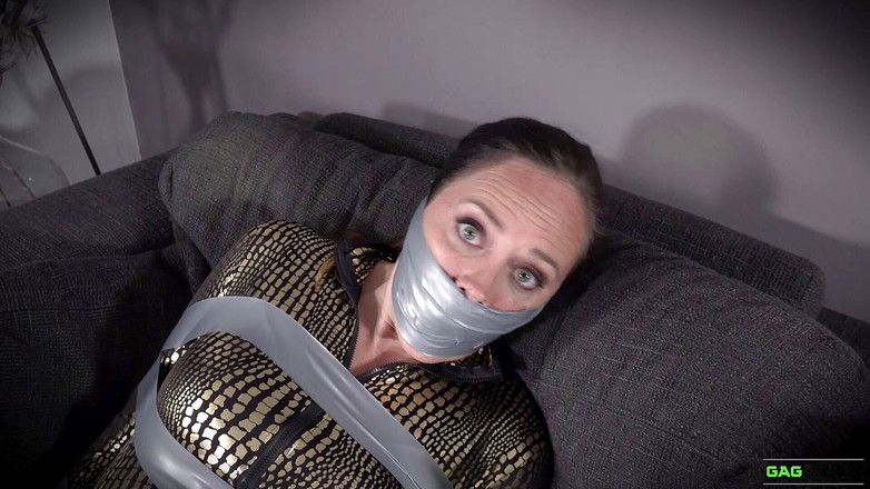 Gag Attack: Leila - Catsuit podvodník na pásku bondage