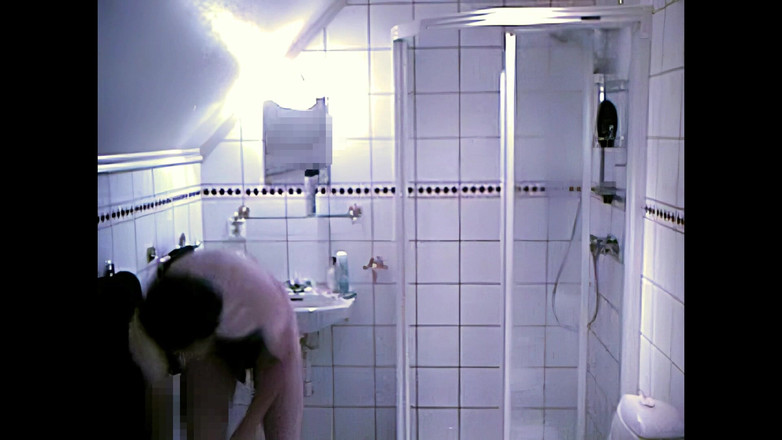 Mark Hannes: Pipi baise et masturbation sous la douche