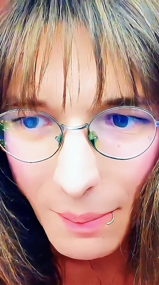 Bella Roar: Büyük Memeli Liseli Kız Her Yere Boşalıyor