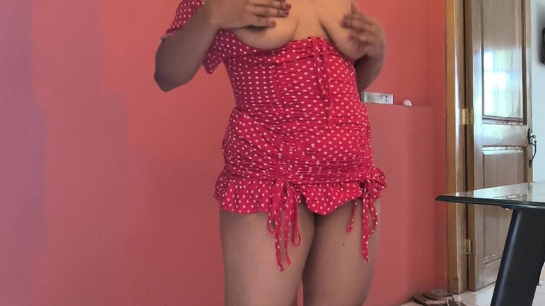 PATY PATY: La madrastra más sexy mostrando su coño a sus vecinos