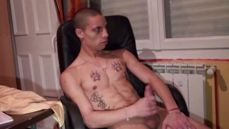 STRAIGHT BOY CURIOUS: Seksi genç latin heteroseksüel wathcin eşcinsel pornosu