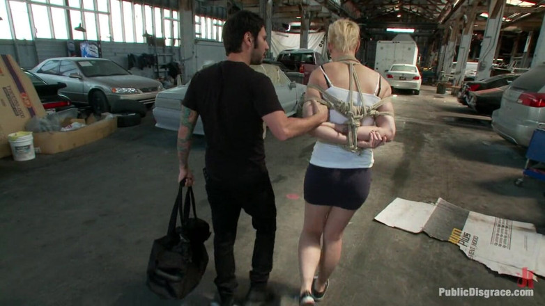 Public Disgrace by Kink: Sale pute coquine