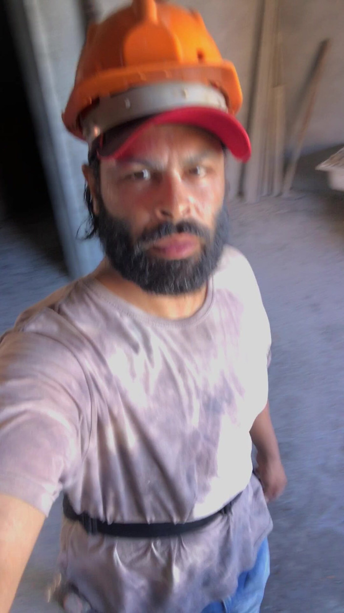 i7Bernard: 건설 업계에서 자위의 그림자