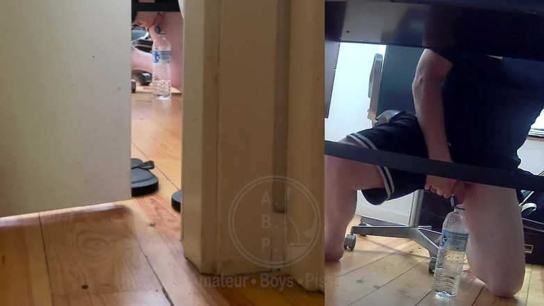 AmateurBoysPissing: Wenn Jules Von Zu Hause Aus Arbeitet Und Seinen Schreibtisch...