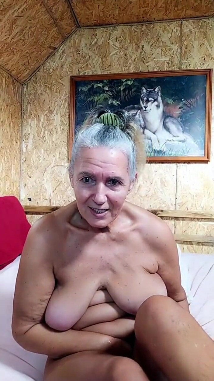 Lukerya: 60세의 섹시한 주부 루케리아: 날씬함, 황갈색, 진심 어린 의사소통의 비밀