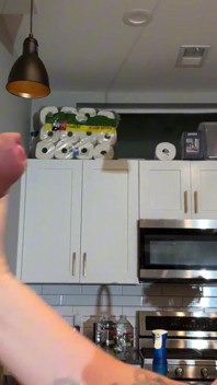 Handstand blowjob spermaladung, nachdem sie das spiel verloren hat, das du noch nie gesehen hast