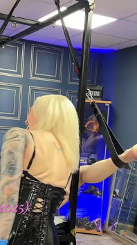 Duplo Domme fisting e Bastinado
