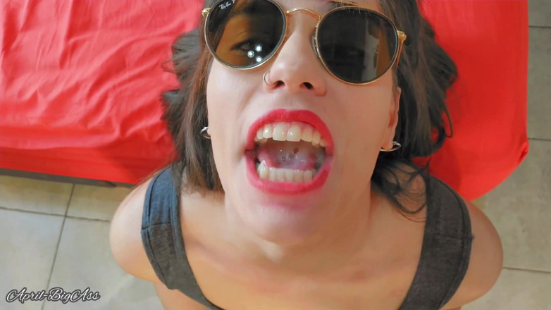 April BigAss: Regresando del entrenamiento y mi padrastro me folla el culo...