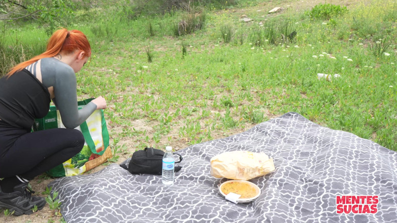 Mentes Sucias: Cuckold Fantasy in the Park Niki with Another Man While...