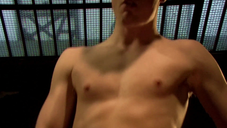 Macho Guys: JP Dubois le encanta rociar sobre Lucas Knowles