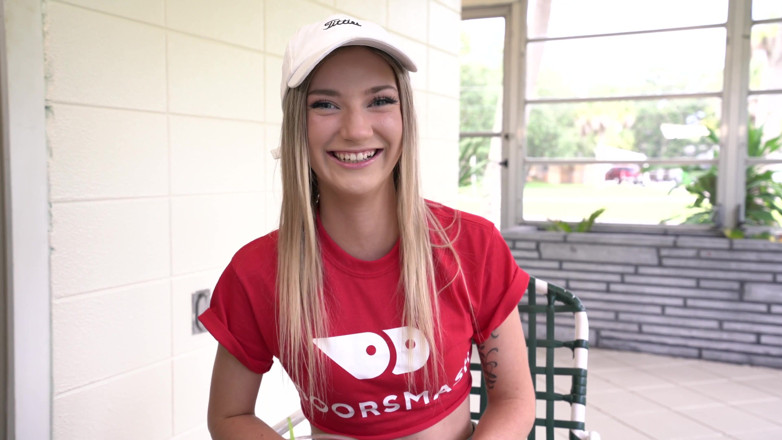 Doorsmash: Loira Daisy Lavoy entrega sua buceta apertada para um rei...