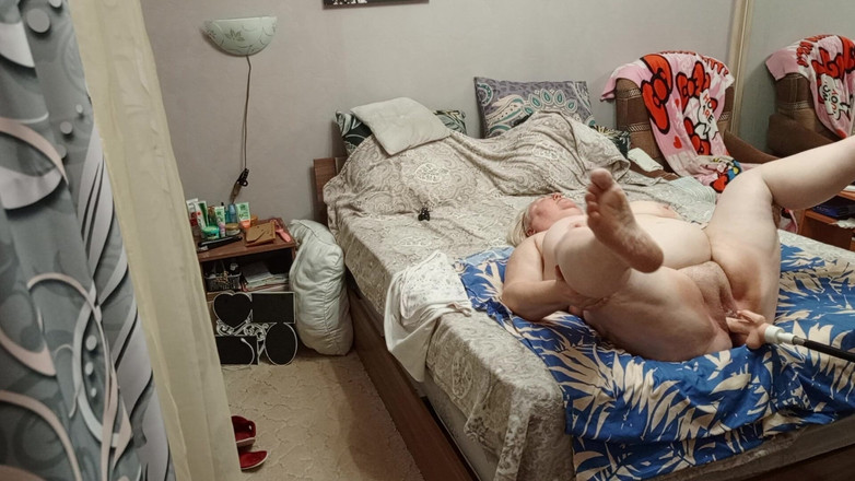 Zona901: 계모의 보짓물 가득한 보지를 따먹는 섹스 머신