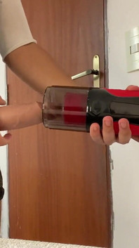 Koupil jsem si japonský automatický masturbátor a zjistil jsem, že se můj čůrák nevešel dovnitř