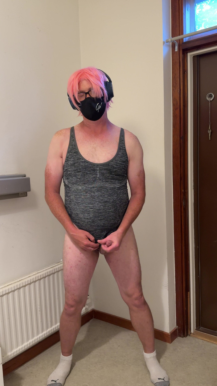 Julia Trans: 아빠를 위해 엉덩이, 공, 자위하고 사정하는 Trany