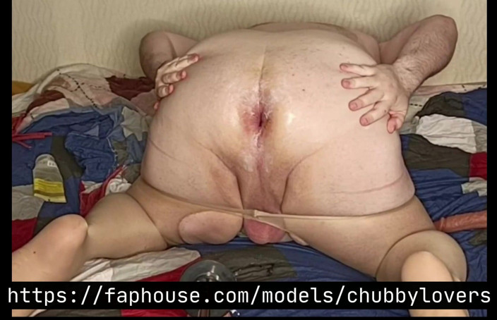 ChubbyCat: Il ragazzo paffuto viene martellato da una macchina da scopata...