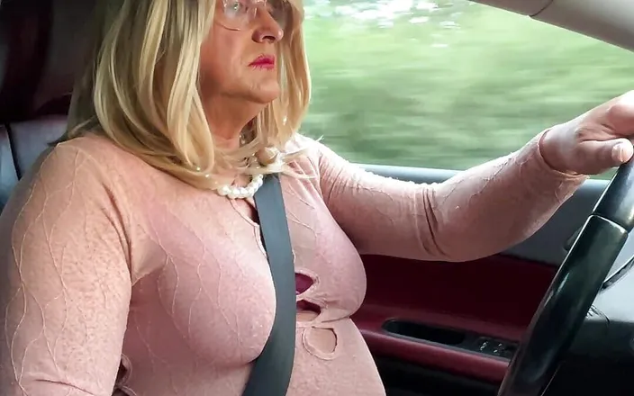 Kellycd2022: Amateur crossdresser Kellycd2022 sexy milf masturbating in my car sexy...