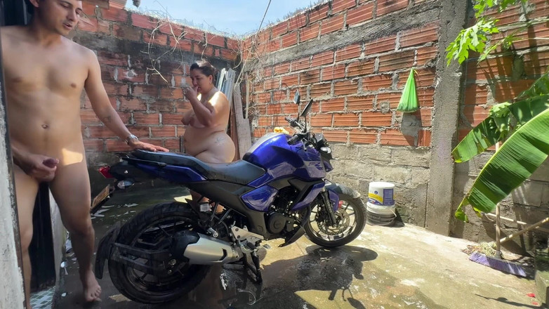 Lexly_16: 내 이웃은 내가 씻는 것을 도와준 다음 나를 정말 멋지게 박아줍니다