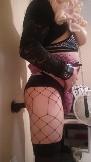 Naughty Brianna: Stoute Brianna geneukt door een dildo