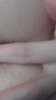 Ich spiele mit meinen haarigen löchern in nahaufnahme