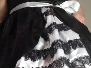 Sissy Cindy: Cindy Maid Teases Her Clit