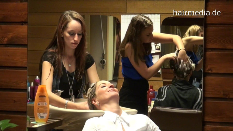 Hairsalon: MILFニコールのサロンで髪を洗う