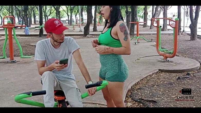 Franck: Saya menggoda jiran saya di taman, dan saya memberikannya wang...