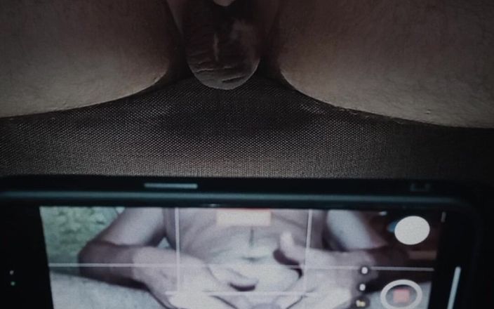 White Ukrainian Dick: Filmând o masturbare a penisului alb necircumcizat.