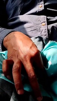 80 satin handjob - gosok kepala kontol dan muncrat di baju cetak satin silky sky blue