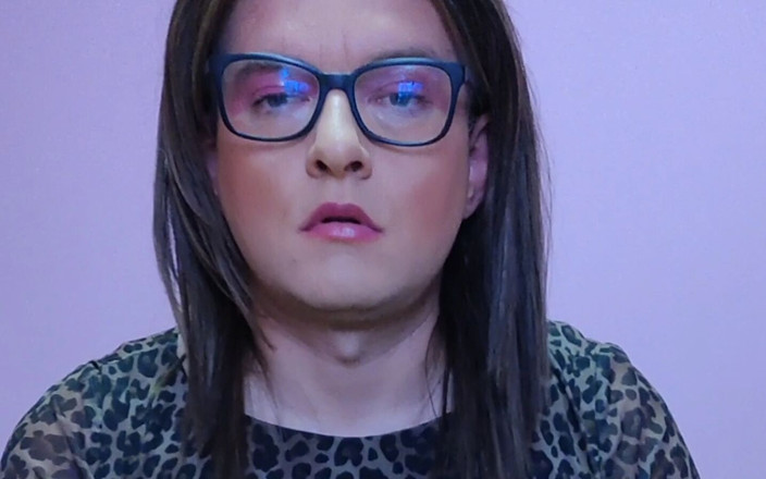 MicziCD: Výstřik, dildo, anální sex a krásná trans žena na vysokých podpatcích...