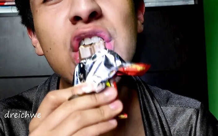Dreichwe: Chocolate bar in my mouth