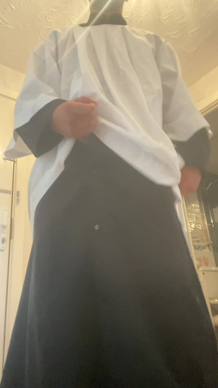 Hot dick in your ass: Yaramaz rahip büyük yarağını gösteriyor ve sunak bir oğlanla sikişiyor