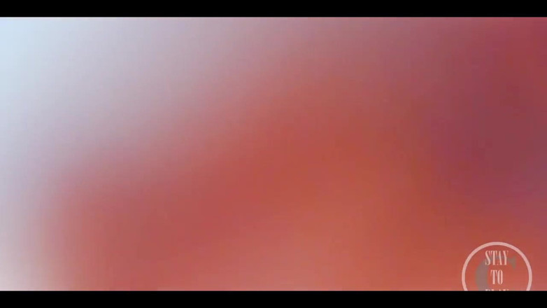 Lina Free: 在浴缸里洗我的脚并挠痒痒！