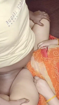 Kız arkadaşı Shruti ile evinde buluşmaya gitti