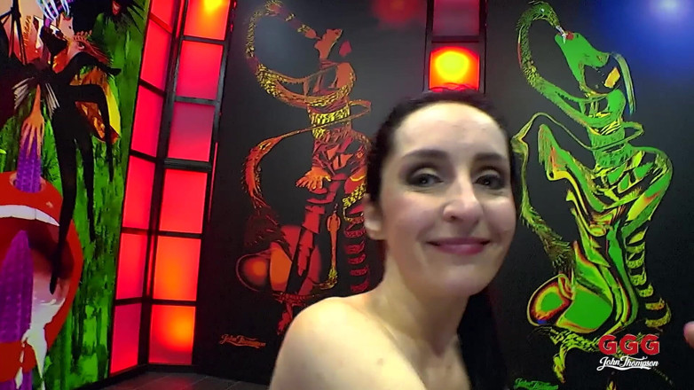 GGG John Thompson: Delia nimmt es mit einem massiven schwanz in ihrem arsch...