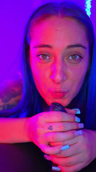 Semaj Media, la bombasse tatouée Ari Quinn adorait me gifler et me sucer la bite jusqu’à ce que je jouisse !