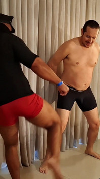Black Titan - ชาเลนจ์เตะหนัก
