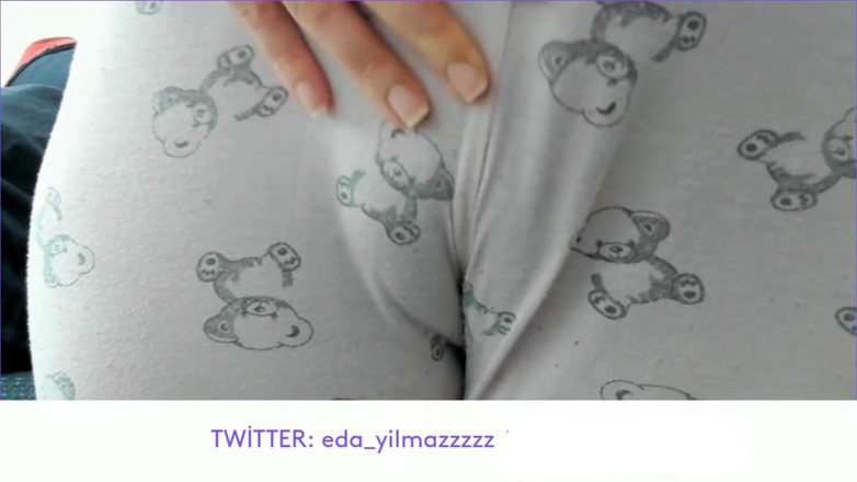 bigass_sexy_bigboobs: MASTURBARE ÎN PIJAMA - FRECARE DE PIZDĂ CU PIJAMA