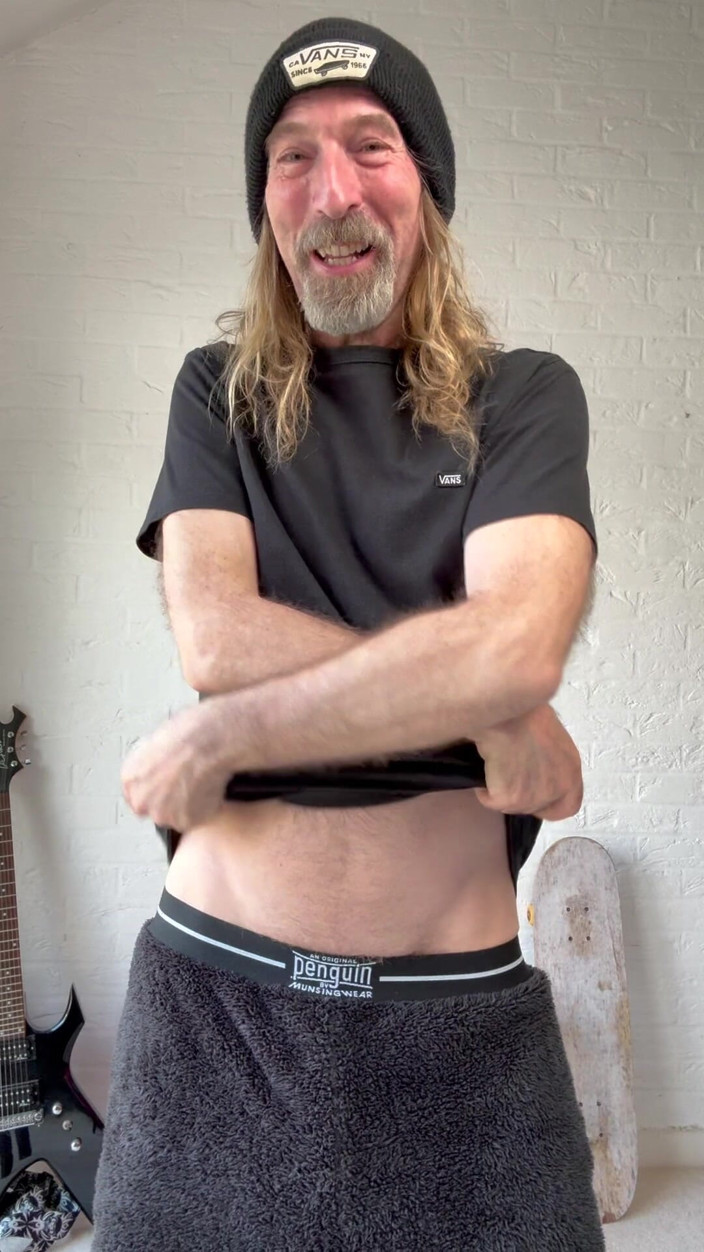 Longhairdude: Longhairdude дрочить у капелюсі фургона