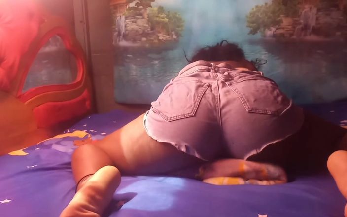 Super sexy ebony cuties: Humping min kudde stönande skrikande höga orgasmer